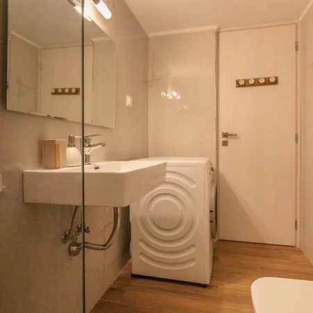 Apartament Elma's *